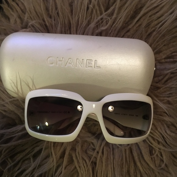 CHANEL Lizard CC Sunglasses - Picture 6 of 7